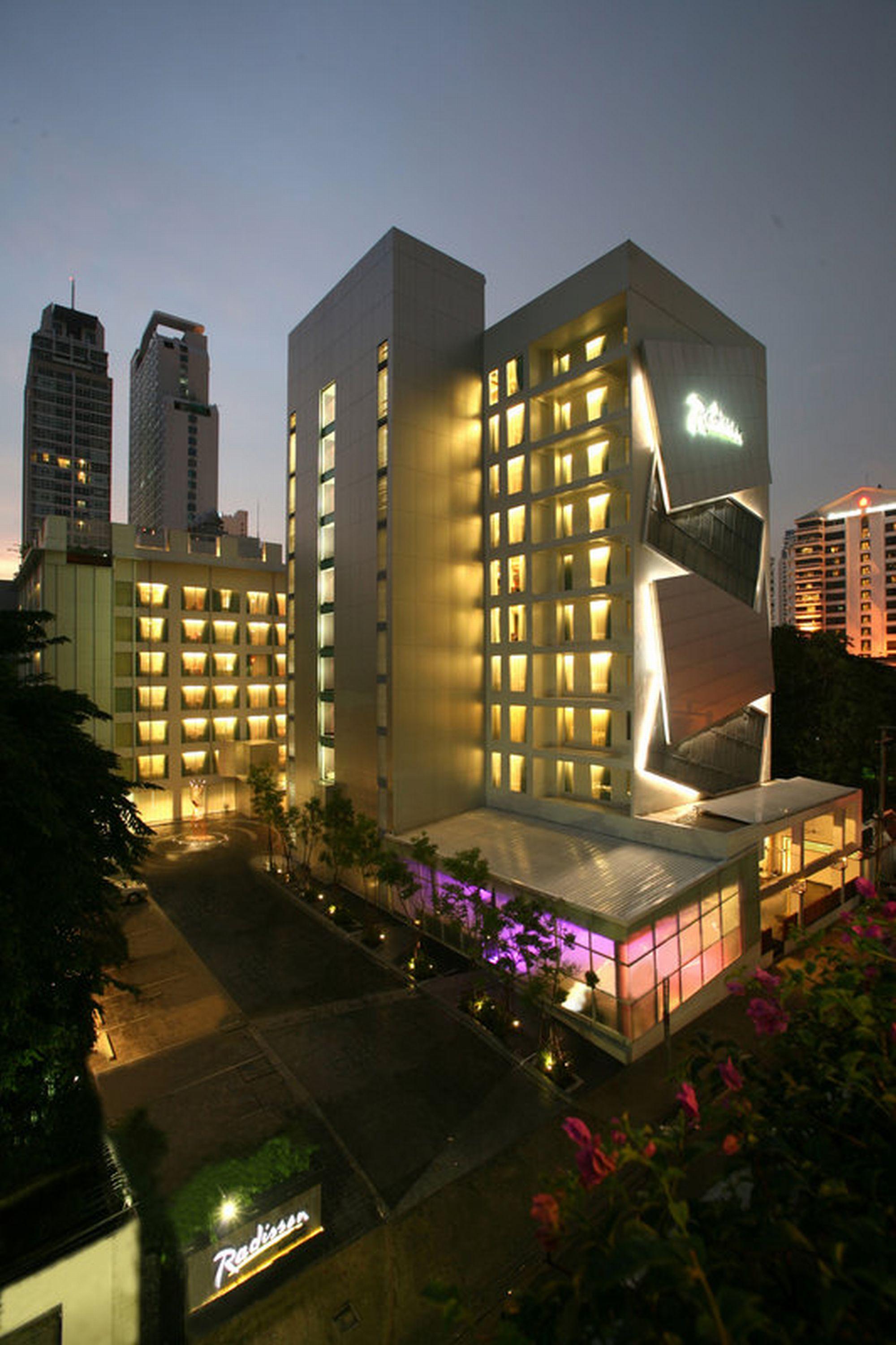 Radisson Suites Bangkok Sukhumvit Exterior photo